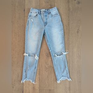 ABERCROMBIE & FITCH HIGH RISE MOM JEAN, SIZE 27/4